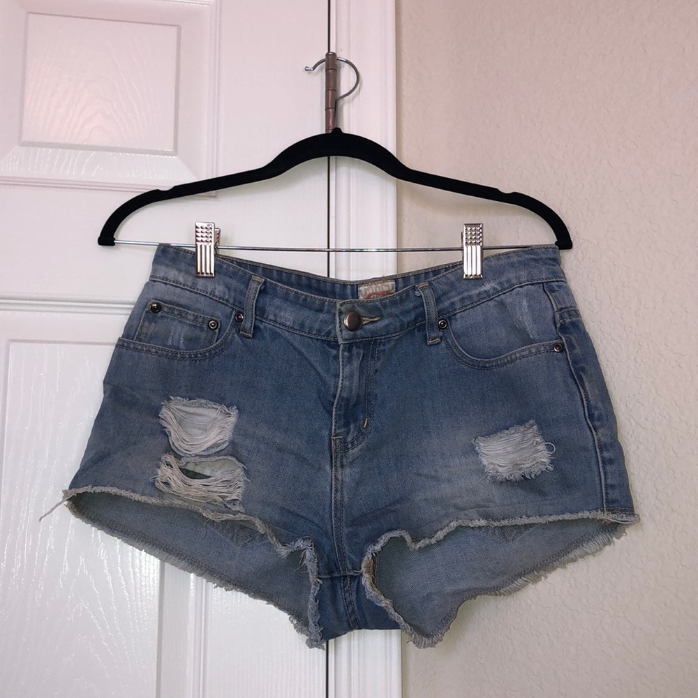Gianni Bini Light-Wash Raw-Hem Denim Shorts